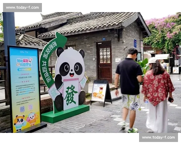 央视张韬与世运吉祥物蜀宝锦仔暖心同框 揭秘大熊猫保护幕后故事