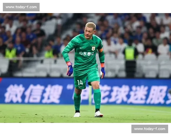 基莱斯 10 球领跑射手榜！单挑泰山防线爆射制胜，王大雷望球兴叹